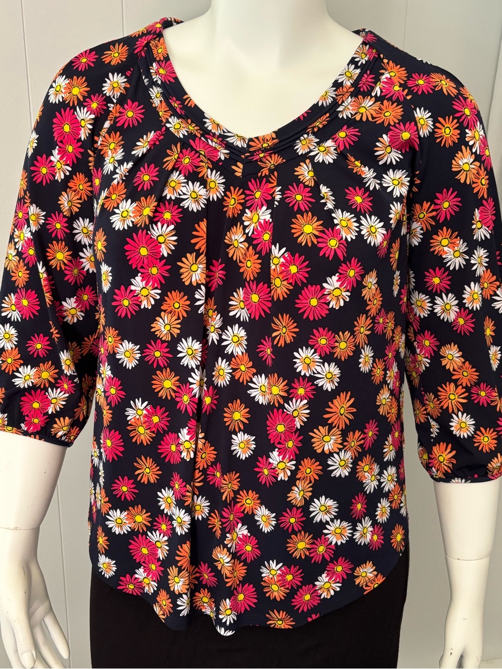 Jones New York Black Scoop Neck Floral Blouse with Pink & Orange Daisies